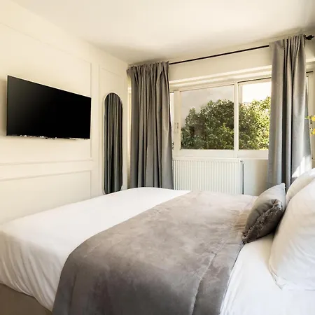 Atelier 33 , Acropolis Apartments-3