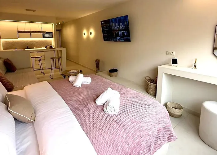Central Luxurious Athens Suites- Walk To Acropolis - By Good Life Suites